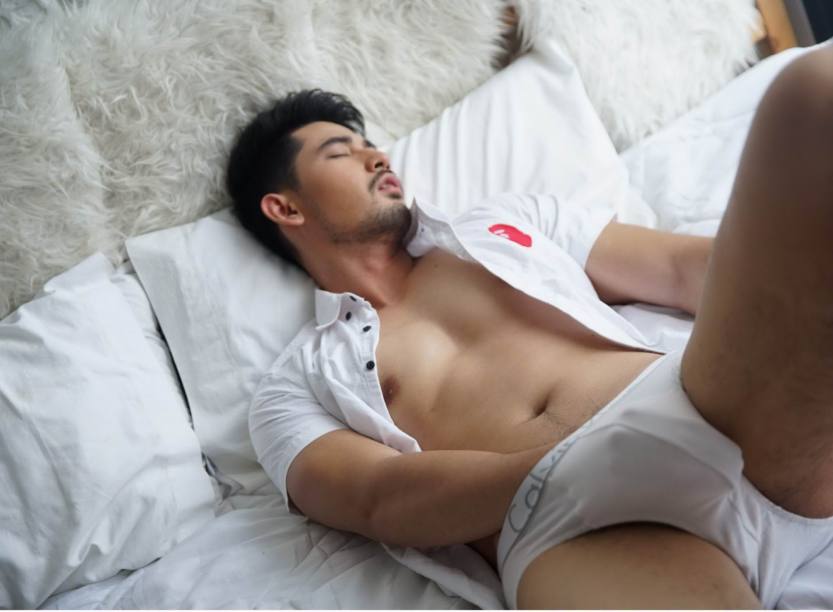 บีบเค้นผู้ชาย
