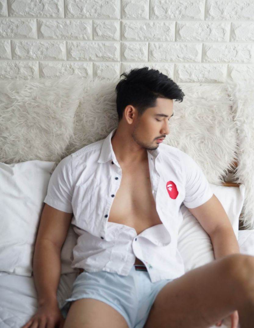 บีบเค้นผู้ชาย