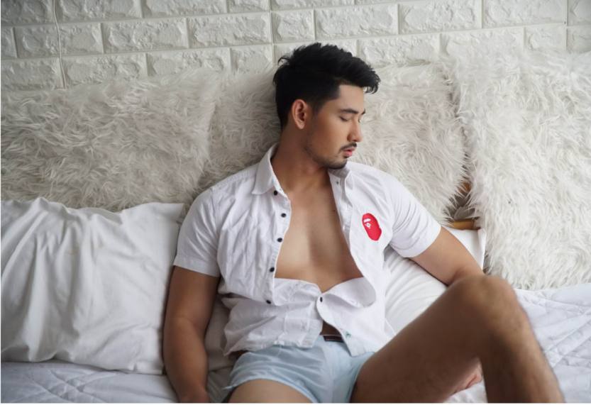 บีบเค้นผู้ชาย