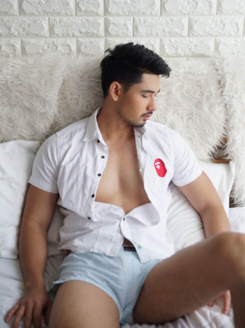 บีบเค้นผู้ชาย