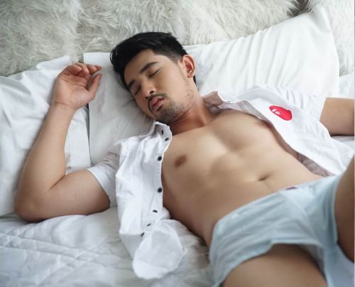 บีบเค้นผู้ชาย