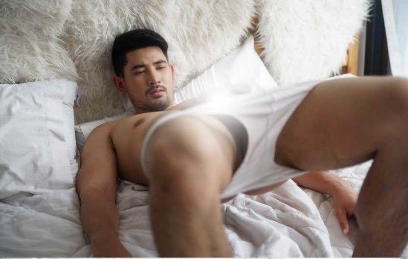 บีบเค้นผู้ชาย