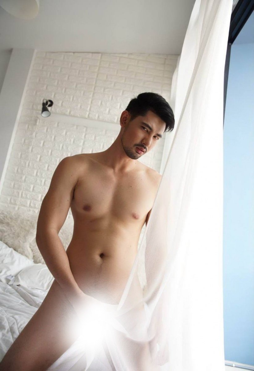 บีบเค้นผู้ชาย