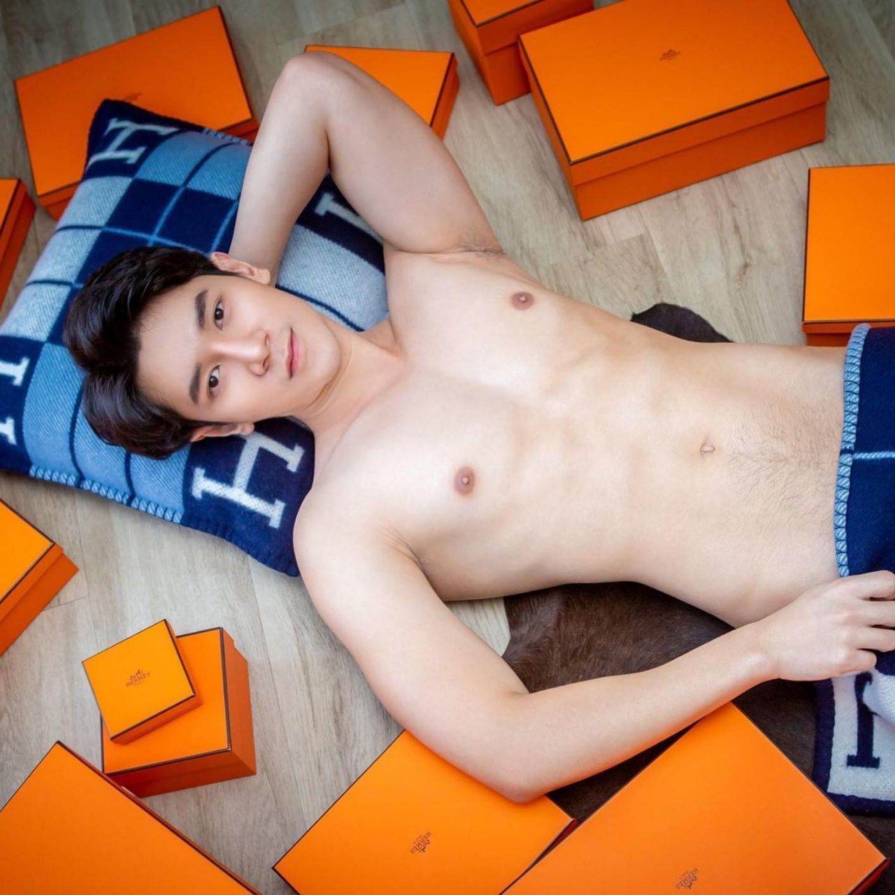INFINITY 8 Mens Show : 4