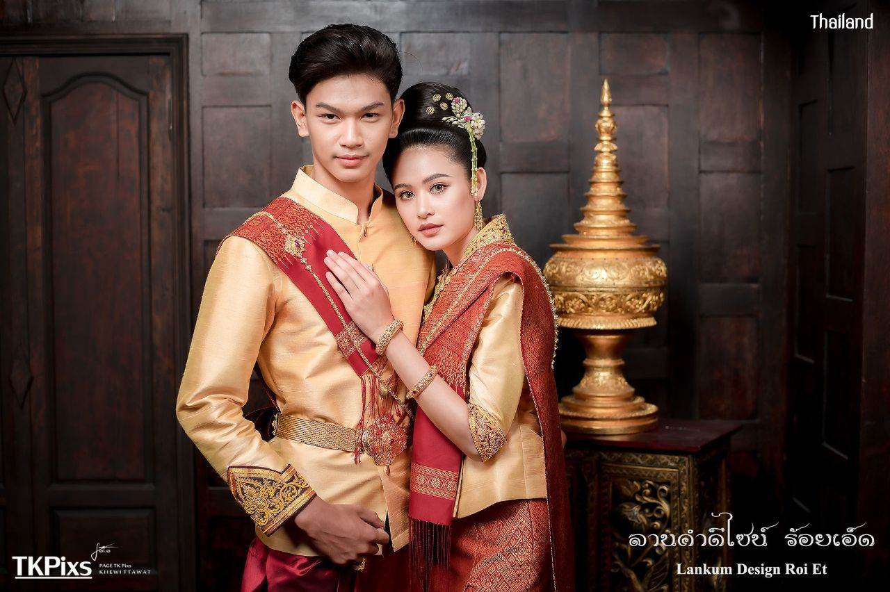 THAILAND 🇹🇭 | ชุดแต่งงานอีสาน ลานคำดีไซน์ "ชุดผ้าขิดไหมคำอีสานลายมงคล"