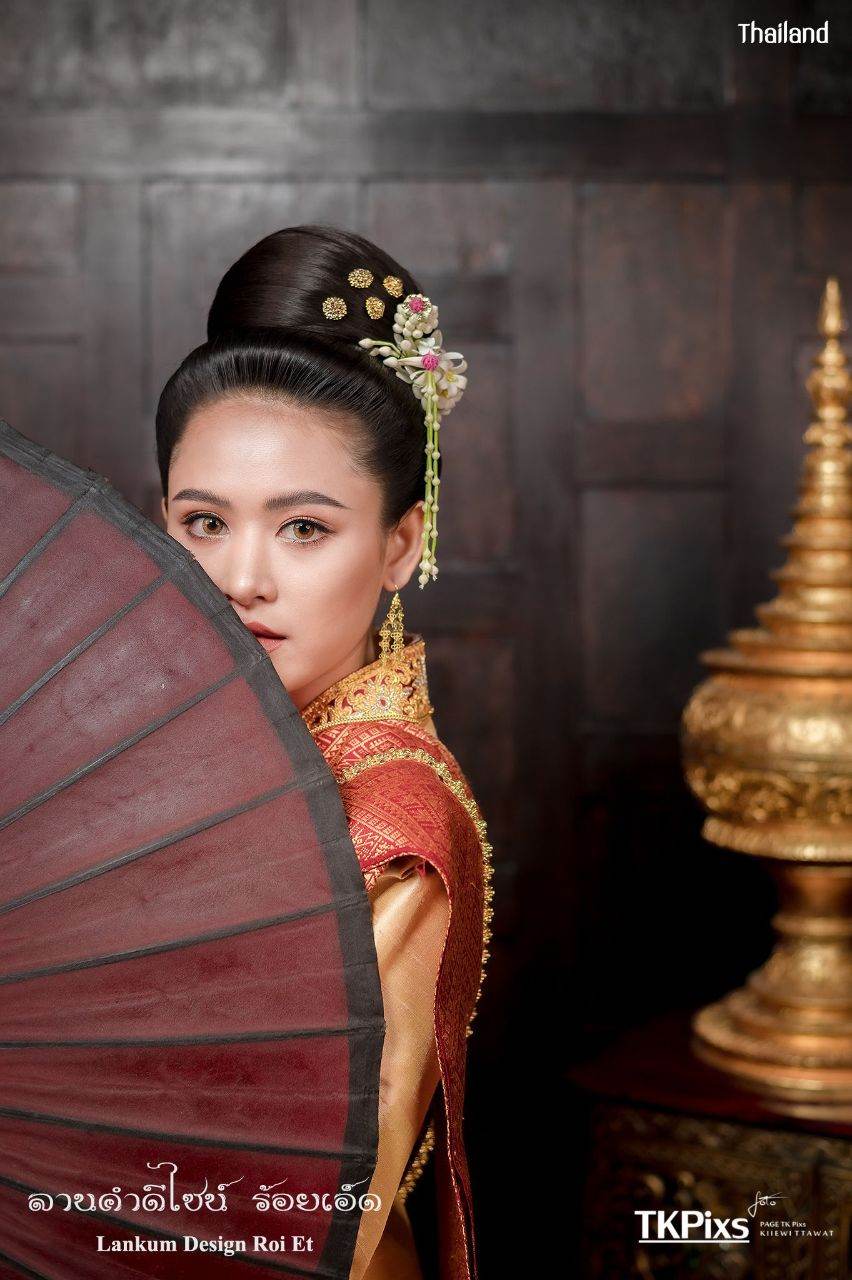 THAILAND 🇹🇭 | ชุดแต่งงานอีสาน ลานคำดีไซน์ "ชุดผ้าขิดไหมคำอีสานลายมงคล"