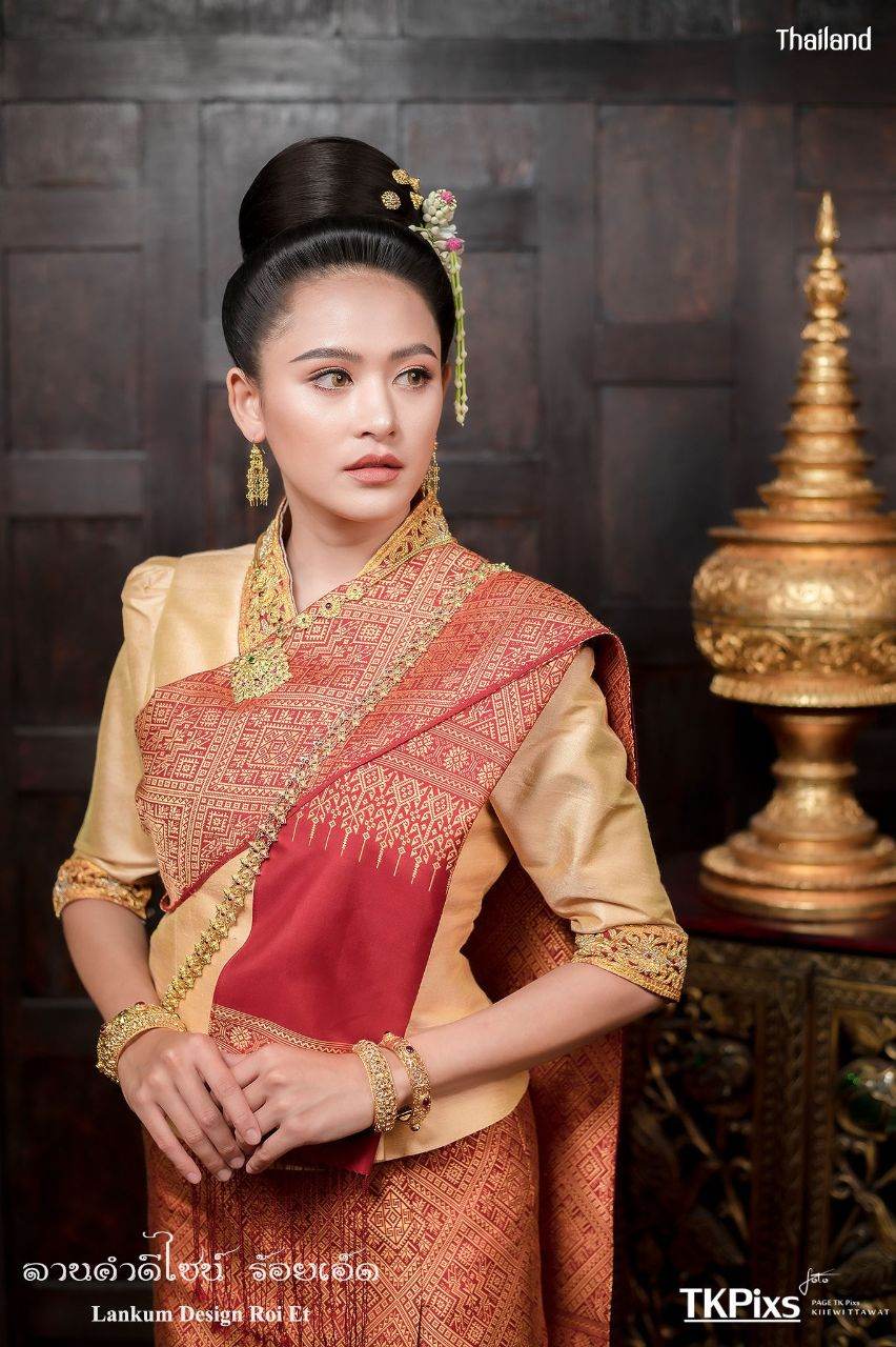 THAILAND 🇹🇭 | ชุดแต่งงานอีสาน ลานคำดีไซน์ "ชุดผ้าขิดไหมคำอีสานลายมงคล"
