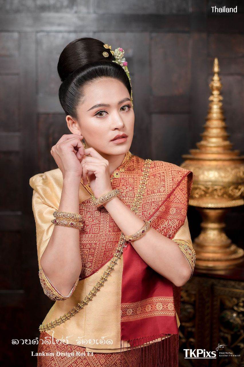 THAILAND 🇹🇭 | ชุดแต่งงานอีสาน ลานคำดีไซน์ "ชุดผ้าขิดไหมคำอีสานลายมงคล"