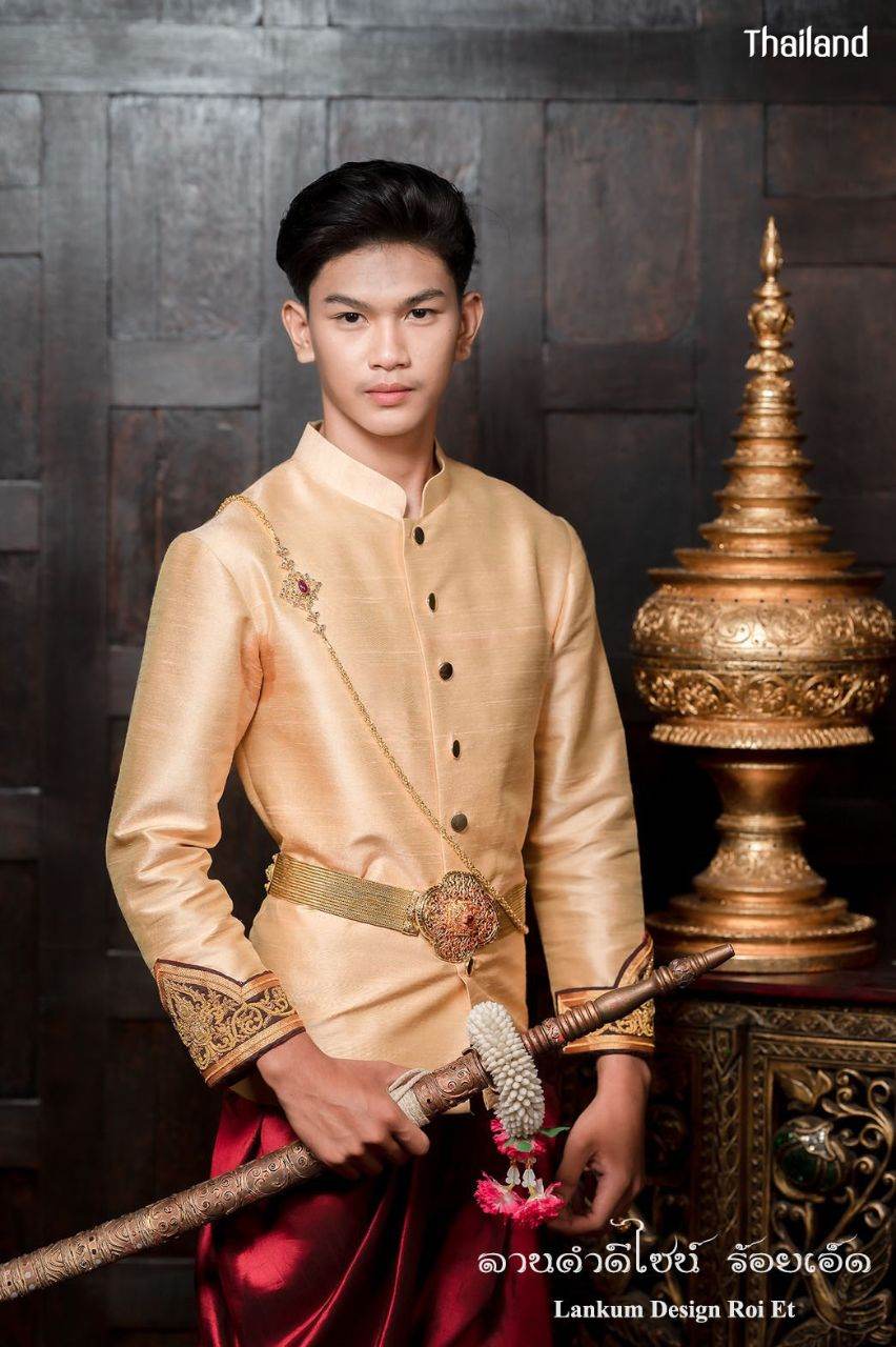 THAILAND 🇹🇭 | ชุดแต่งงานอีสาน ลานคำดีไซน์ "ชุดผ้าขิดไหมคำอีสานลายมงคล"