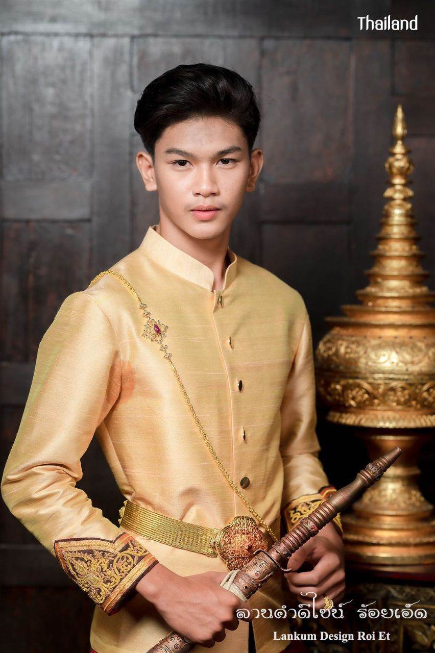 THAILAND 🇹🇭 | ชุดแต่งงานอีสาน ลานคำดีไซน์ "ชุดผ้าขิดไหมคำอีสานลายมงคล"