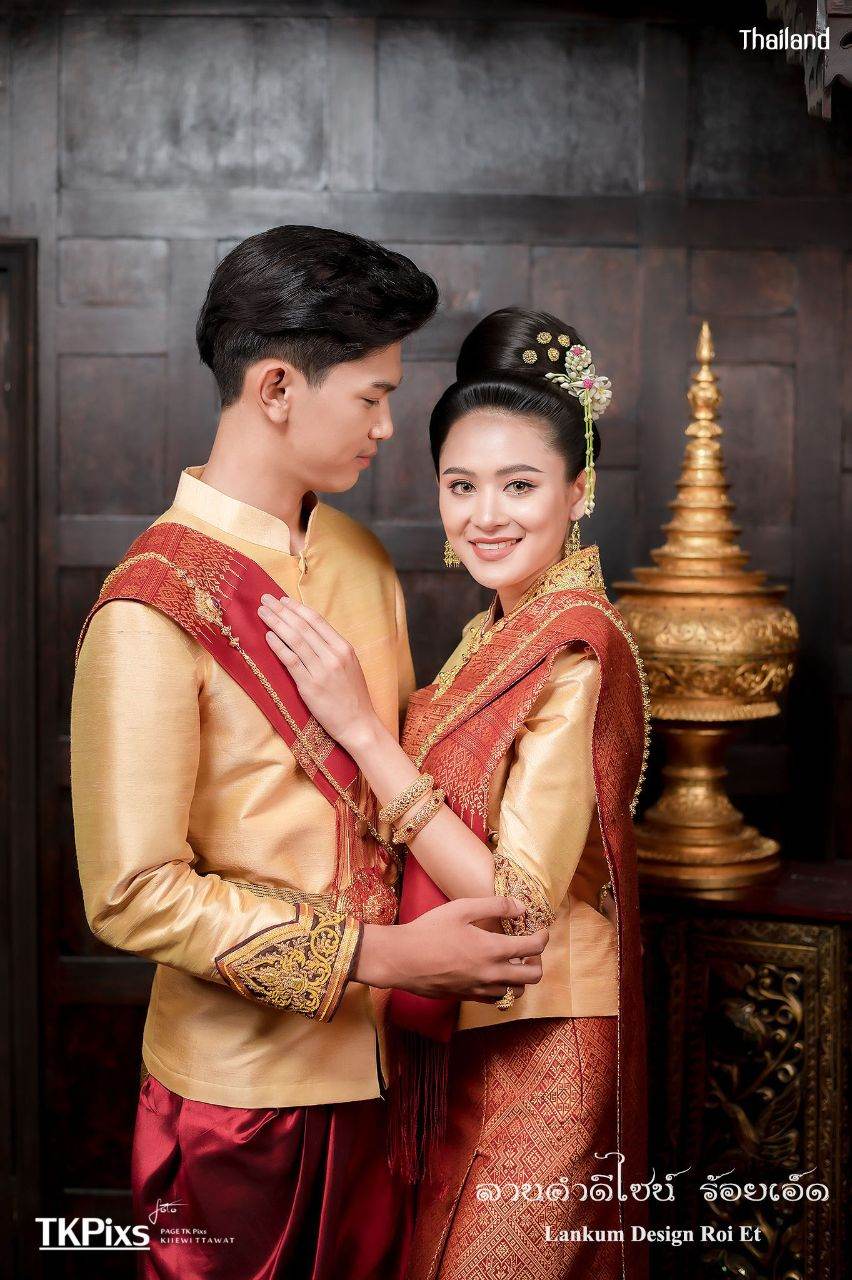 THAILAND 🇹🇭 | ชุดแต่งงานอีสาน ลานคำดีไซน์ "ชุดผ้าขิดไหมคำอีสานลายมงคล"