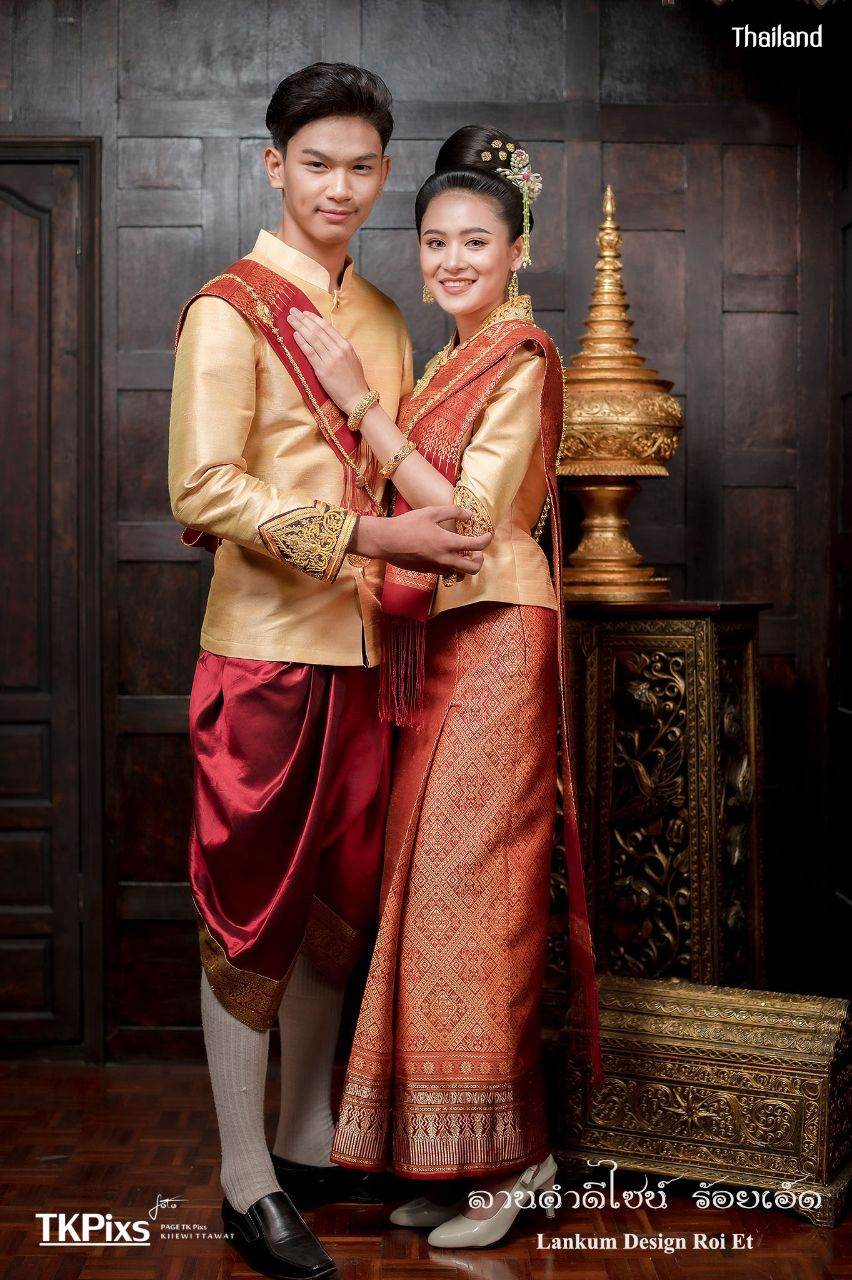 THAILAND 🇹🇭 | ชุดแต่งงานอีสาน ลานคำดีไซน์ "ชุดผ้าขิดไหมคำอีสานลายมงคล"