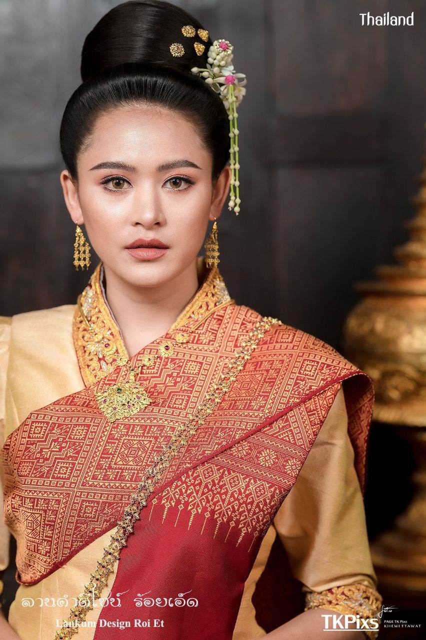 THAILAND 🇹🇭 | ชุดแต่งงานอีสาน ลานคำดีไซน์ "ชุดผ้าขิดไหมคำอีสานลายมงคล"