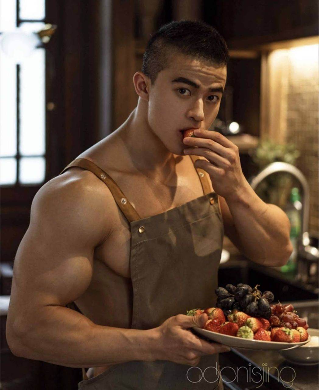 หนุ่มหล่อขึ้นปก 858.4