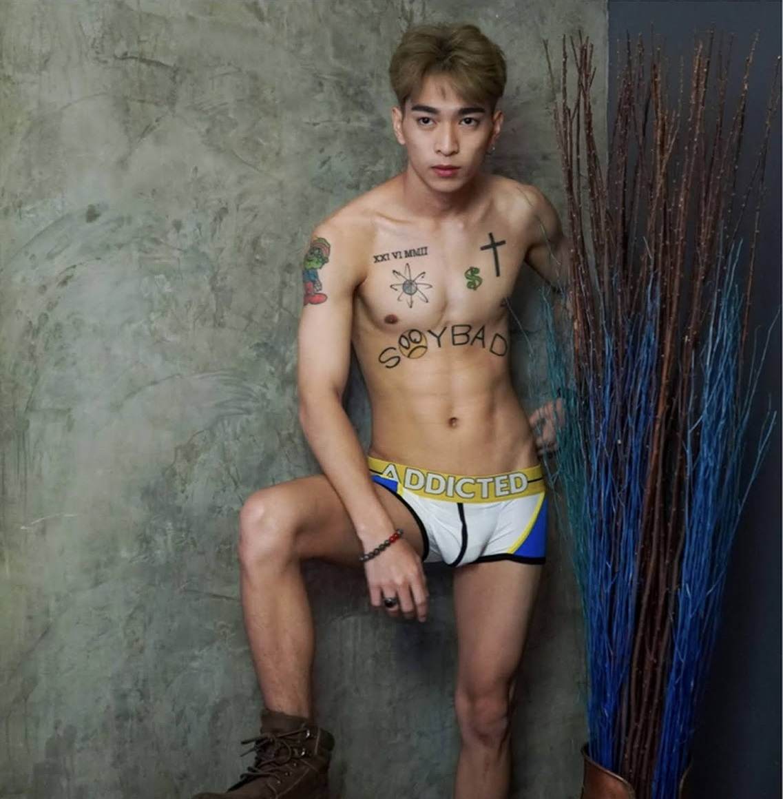 หนุ่มหล่อขึ้นปก 834.10