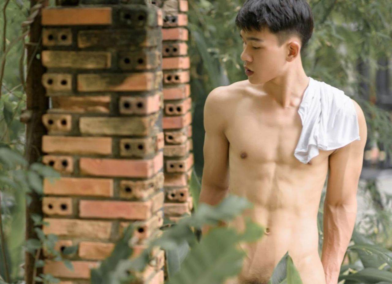 หนุ่มหล่อขึ้นปก 846.7