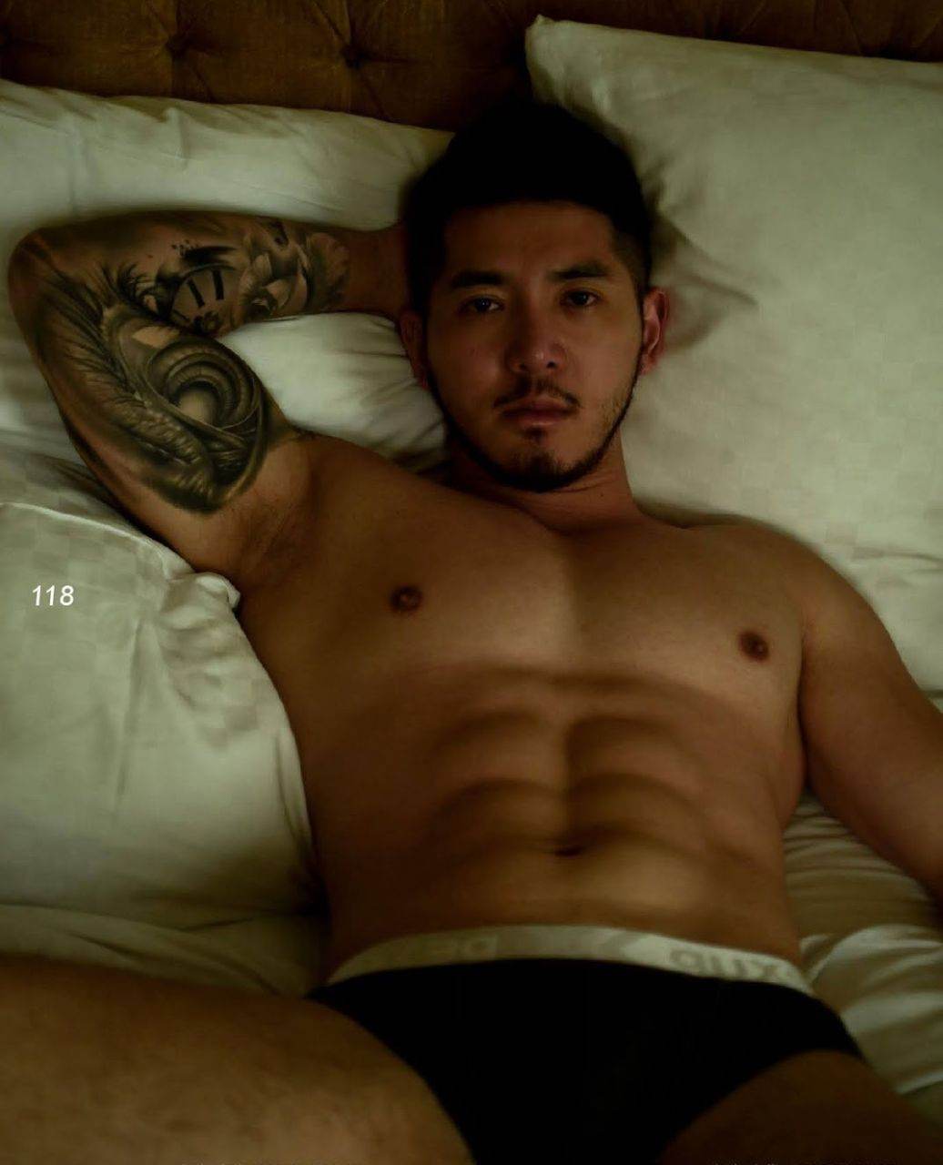 หนุ่มหล่อขึ้นปก 851.5