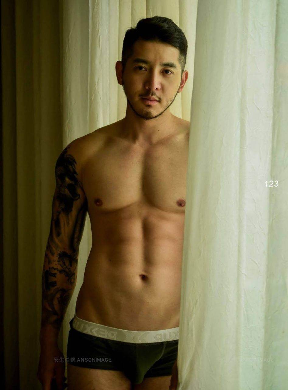 หนุ่มหล่อขึ้นปก 851.5