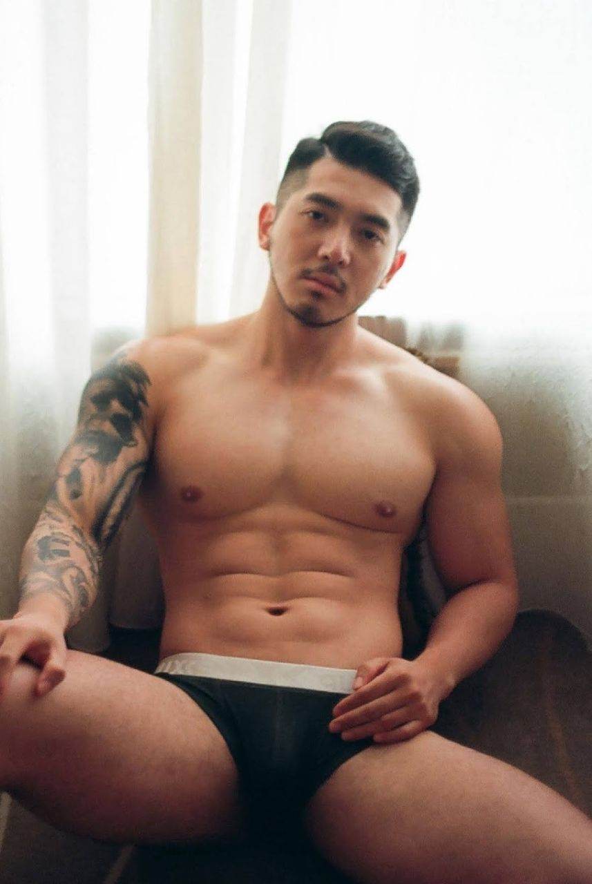หนุ่มหล่อขึ้นปก 851.5