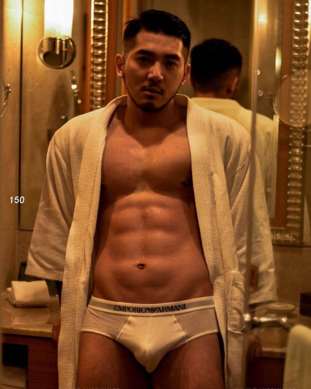 หนุ่มหล่อขึ้นปก 851.5