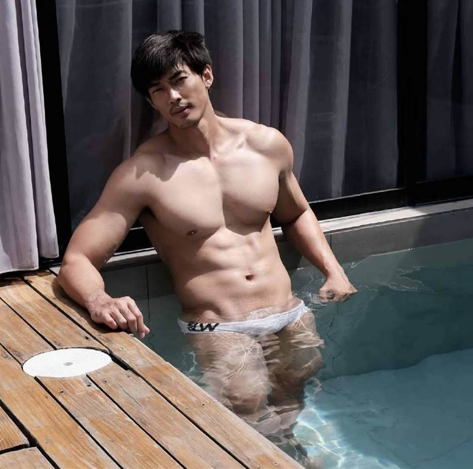 หนุ่มหล่อขึ้นปก 852.5