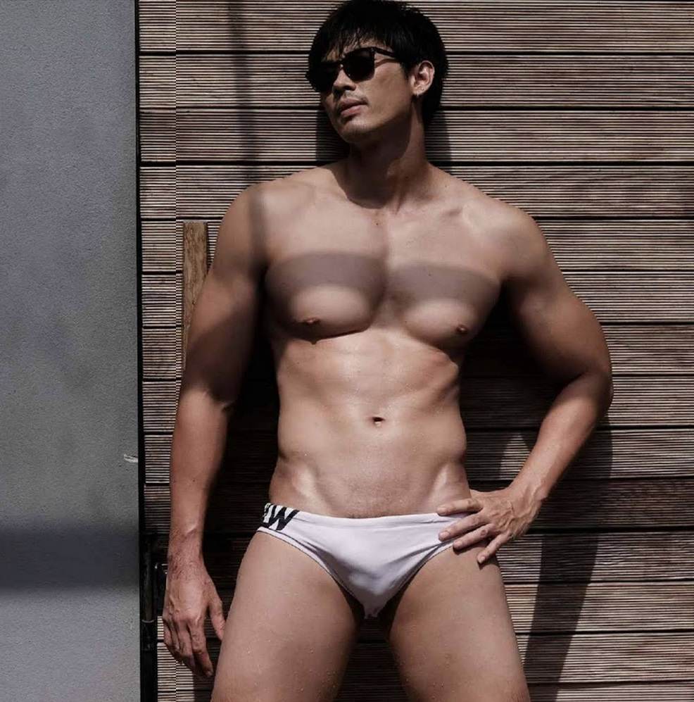 หนุ่มหล่อขึ้นปก 852.5