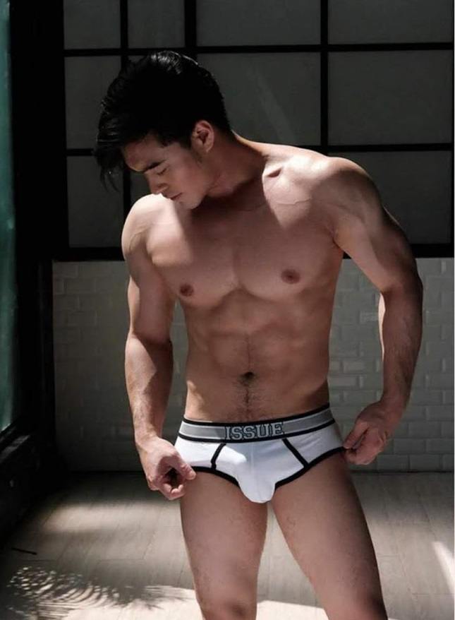 หนุ่มหล่อขึ้นปก 855.5