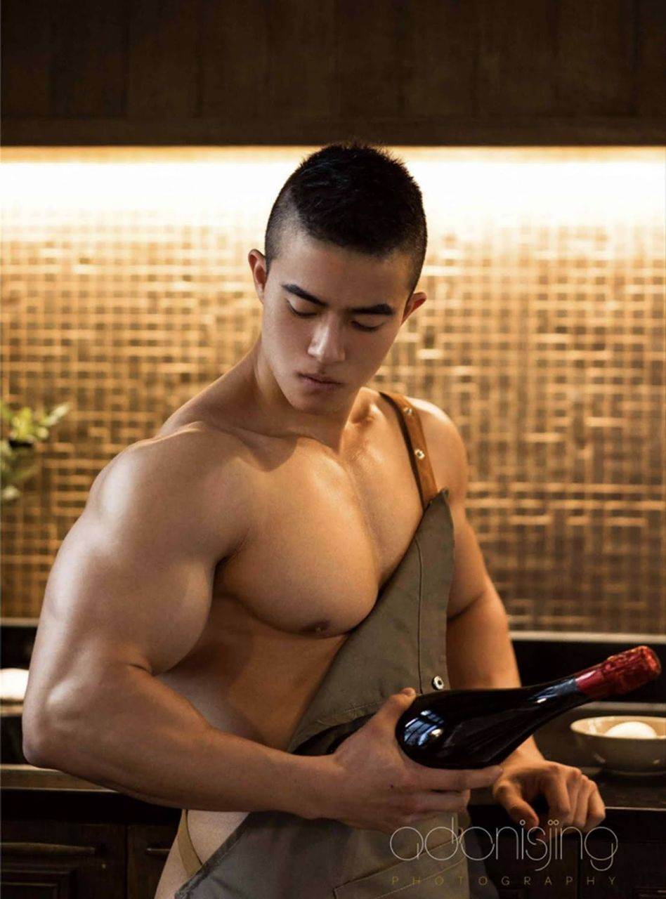 หนุ่มหล่อขึ้นปก 858.5