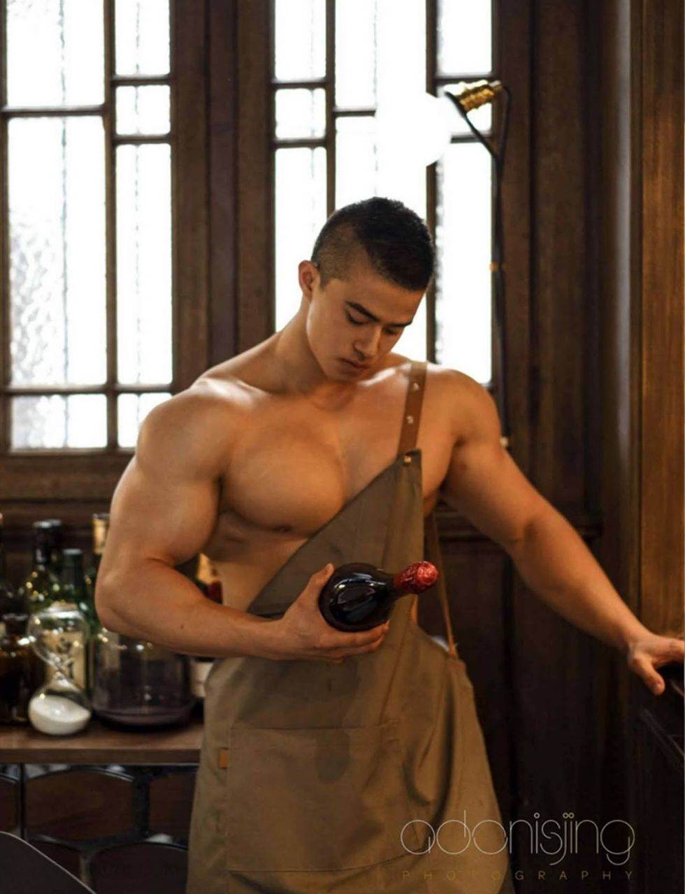หนุ่มหล่อขึ้นปก 858.5