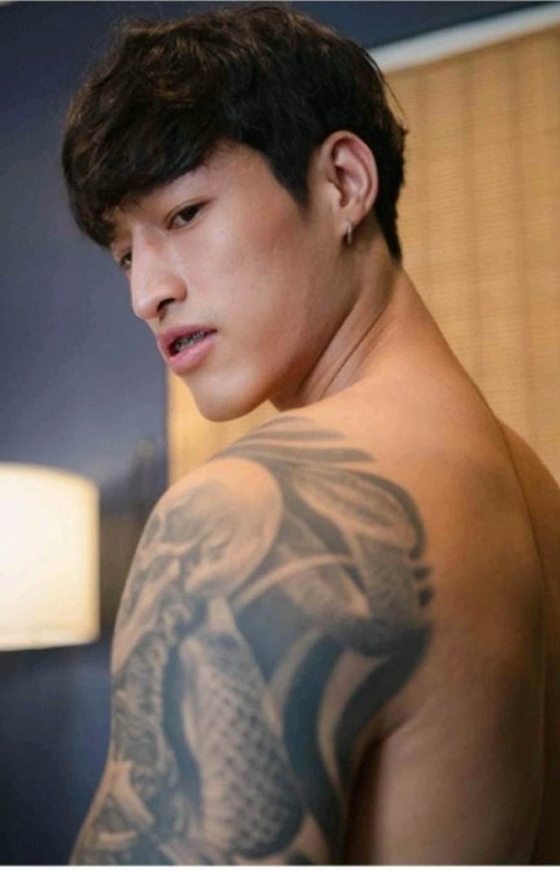 หนุ่มหล่อขึ้นปก 795.17