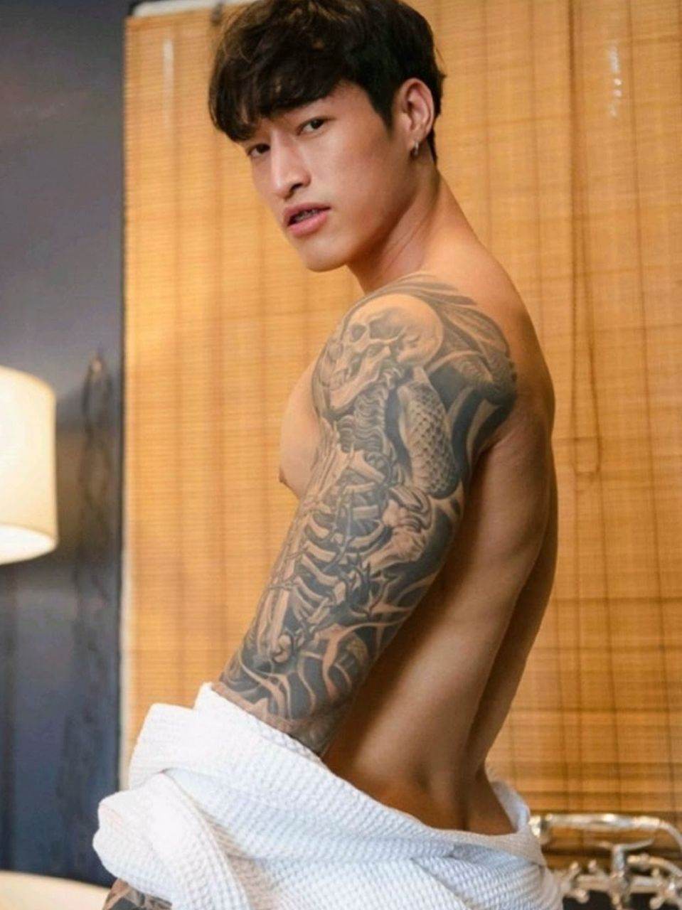 หนุ่มหล่อขึ้นปก 795.17