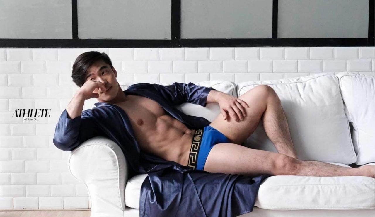 หนุ่มหล่อขึ้นปก 855.6