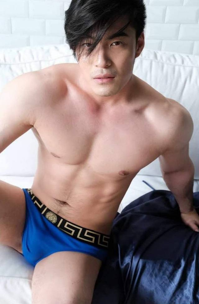 หนุ่มหล่อขึ้นปก 855.6