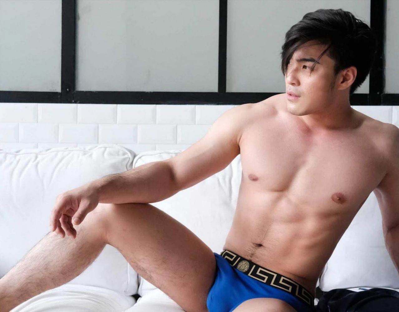 หนุ่มหล่อขึ้นปก 855.6