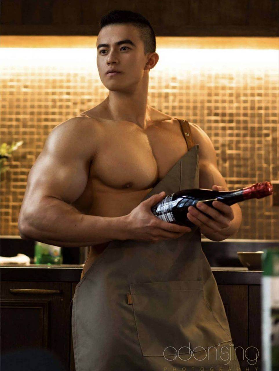 หนุ่มหล่อขึ้นปก 858.6