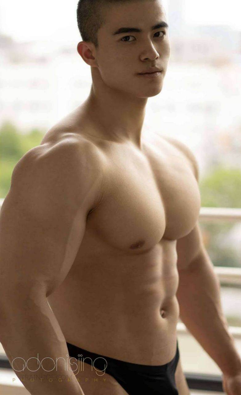 หนุ่มหล่อขึ้นปก 858.6