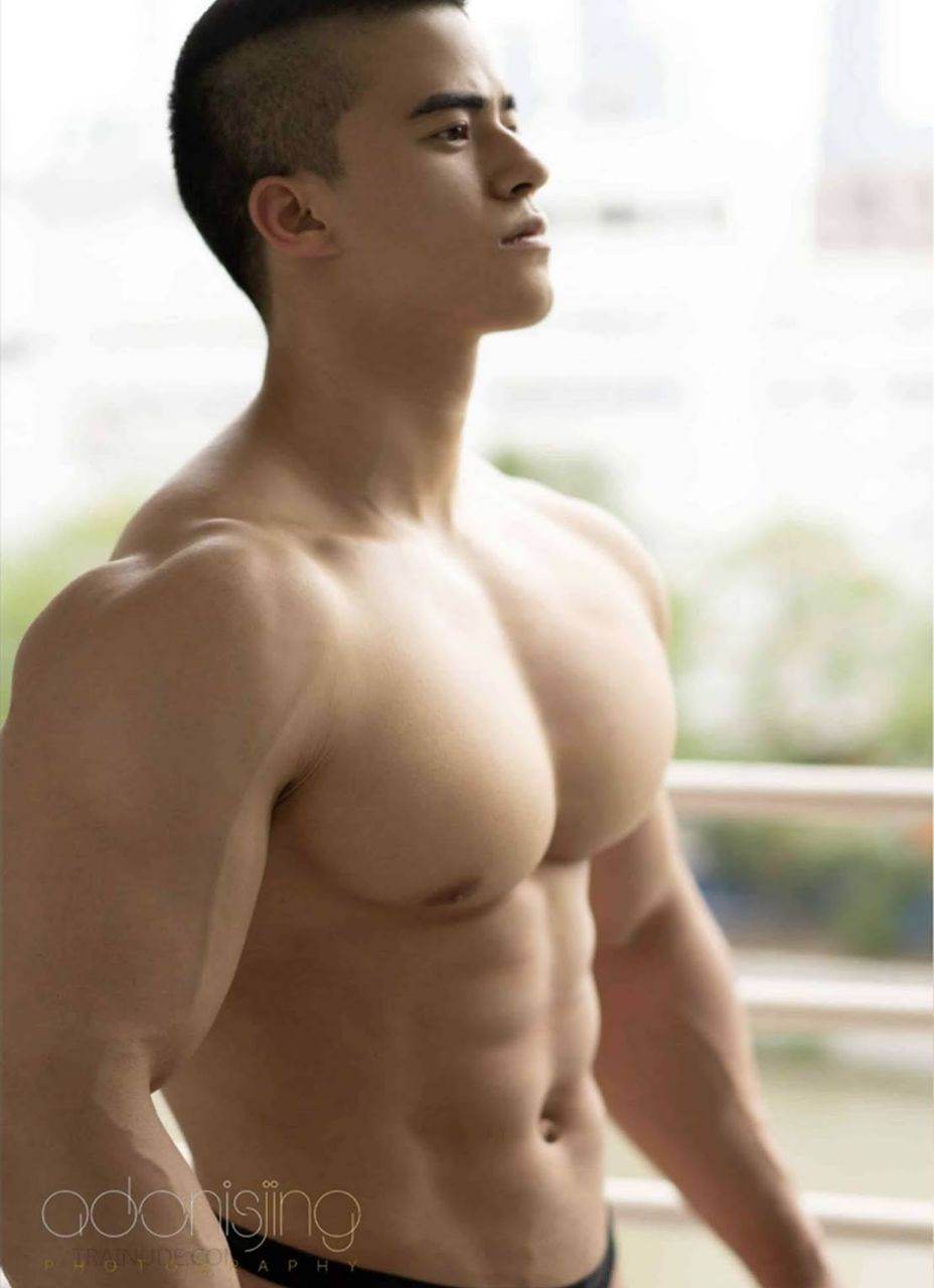 หนุ่มหล่อขึ้นปก 858.6