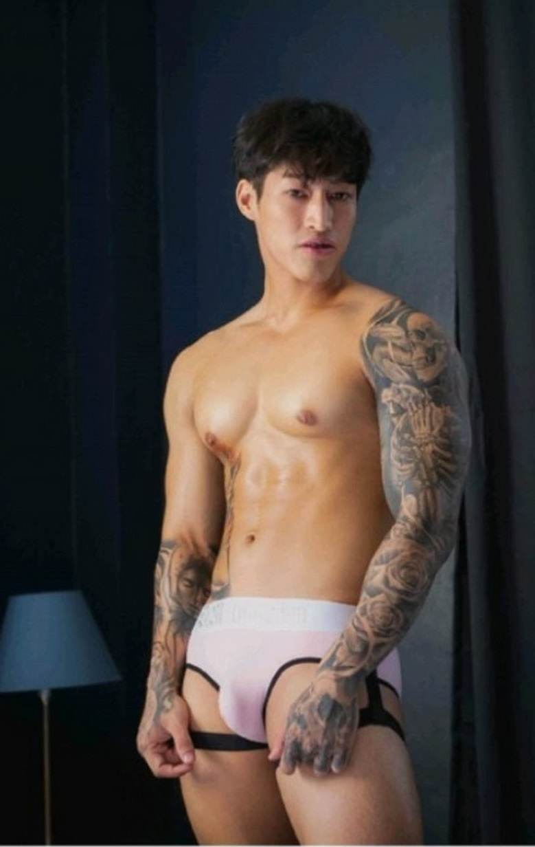 หนุ่มหล่อขึ้นปก 795.18