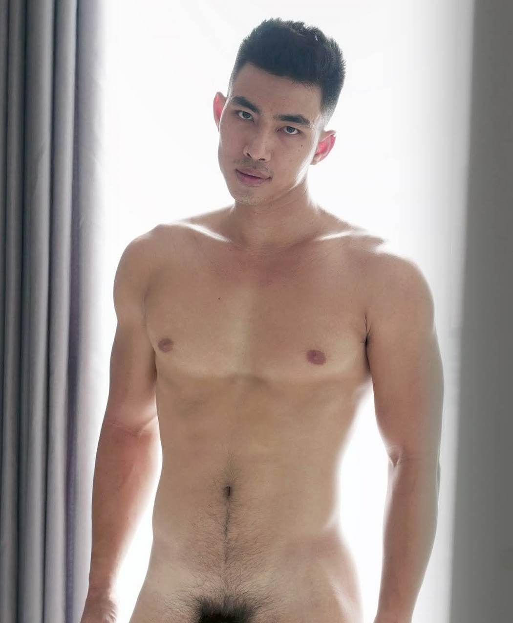 หนุ่มหล่อขึ้นปก 844.10