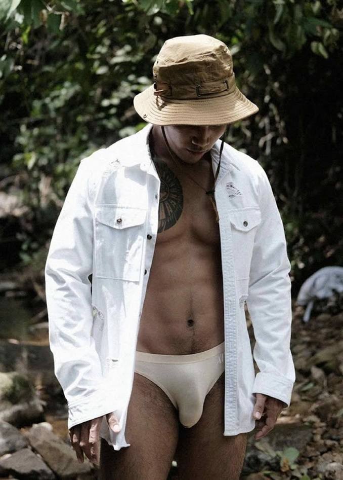หนุ่มหล่อขึ้นปก 866