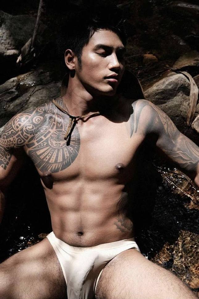 หนุ่มหล่อขึ้นปก 866