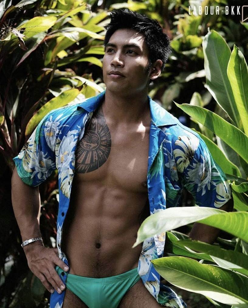 หนุ่มหล่อขึ้นปก 866