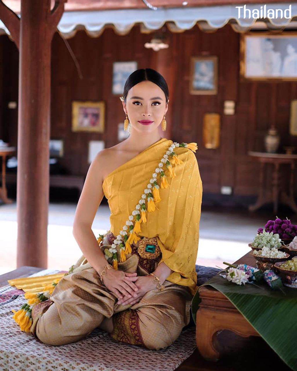 THAILAND 🇹🇭 | "Malai Krui - มาลัยครุย" Traditional Thai Flowers Art