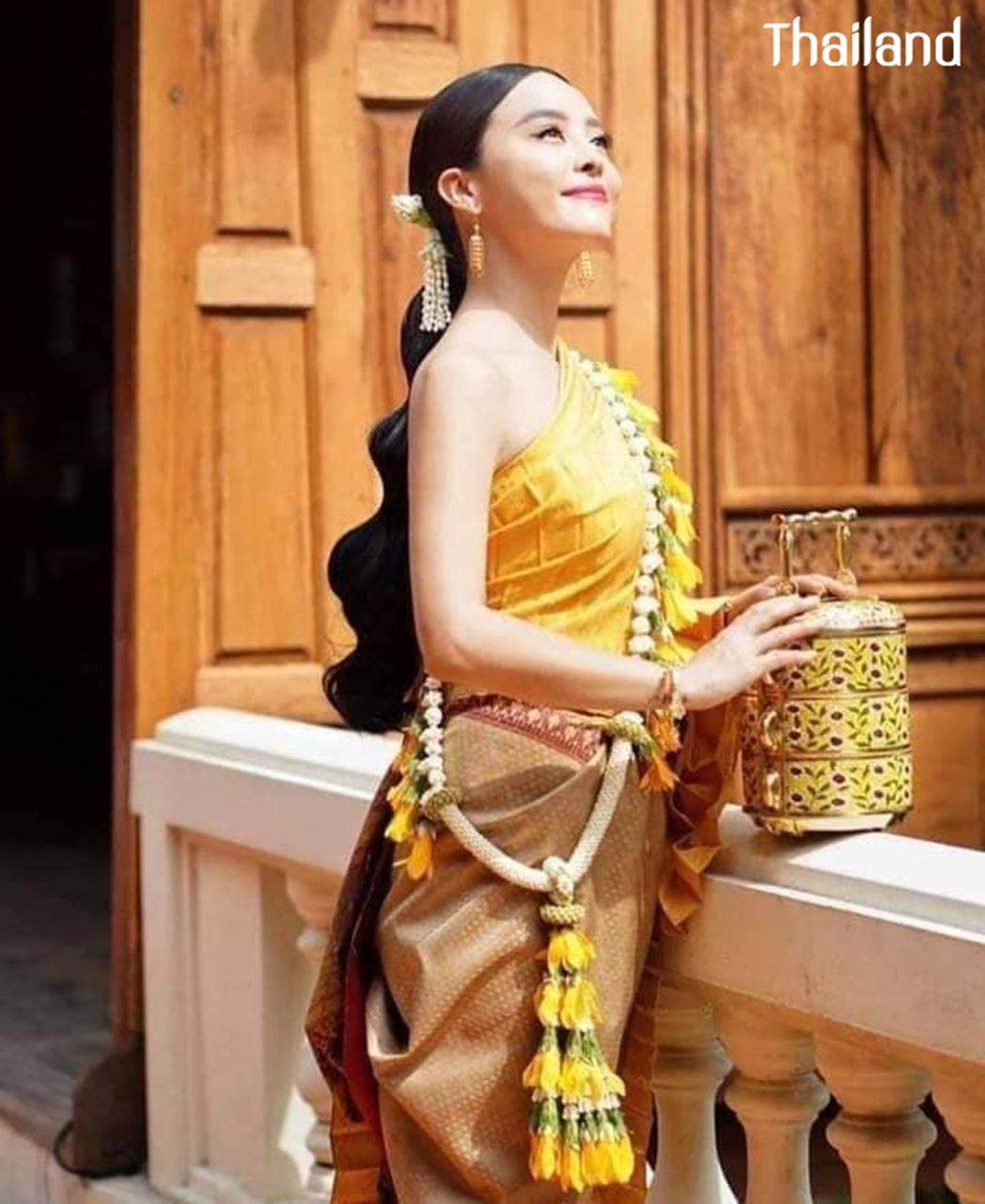 THAILAND 🇹🇭 | "Malai Krui - มาลัยครุย" Traditional Thai Flowers Art