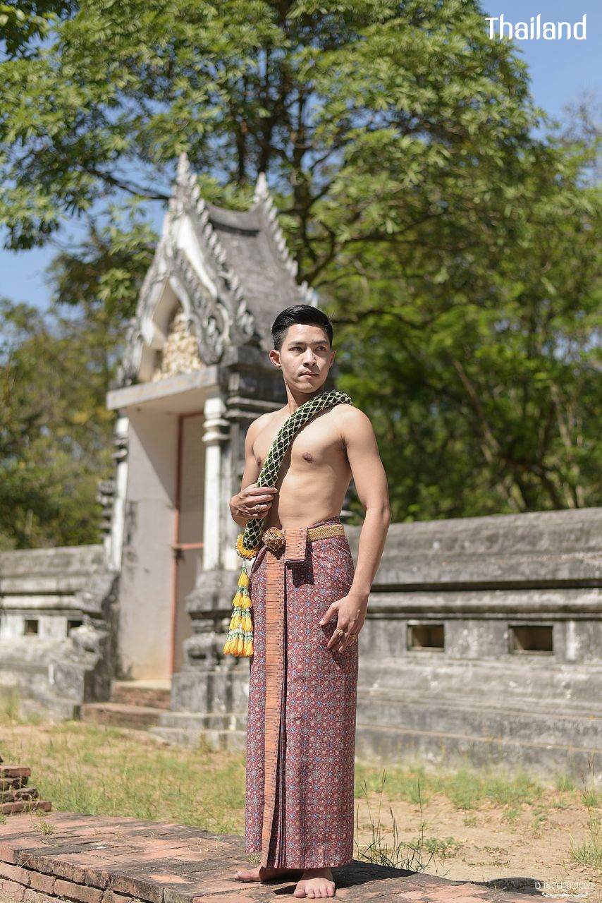 THAILAND 🇹🇭 | "Malai Krui - มาลัยครุย" Traditional Thai Flowers Art