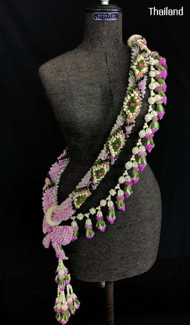 THAILAND 🇹🇭 | "Malai Krui - มาลัยครุย" Traditional Thai Flowers Art
