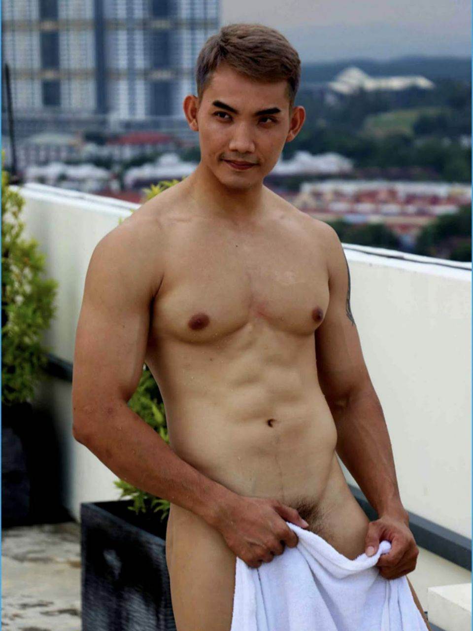 ฉุดกระชากแล้วลากเข้าดงหญ้า
