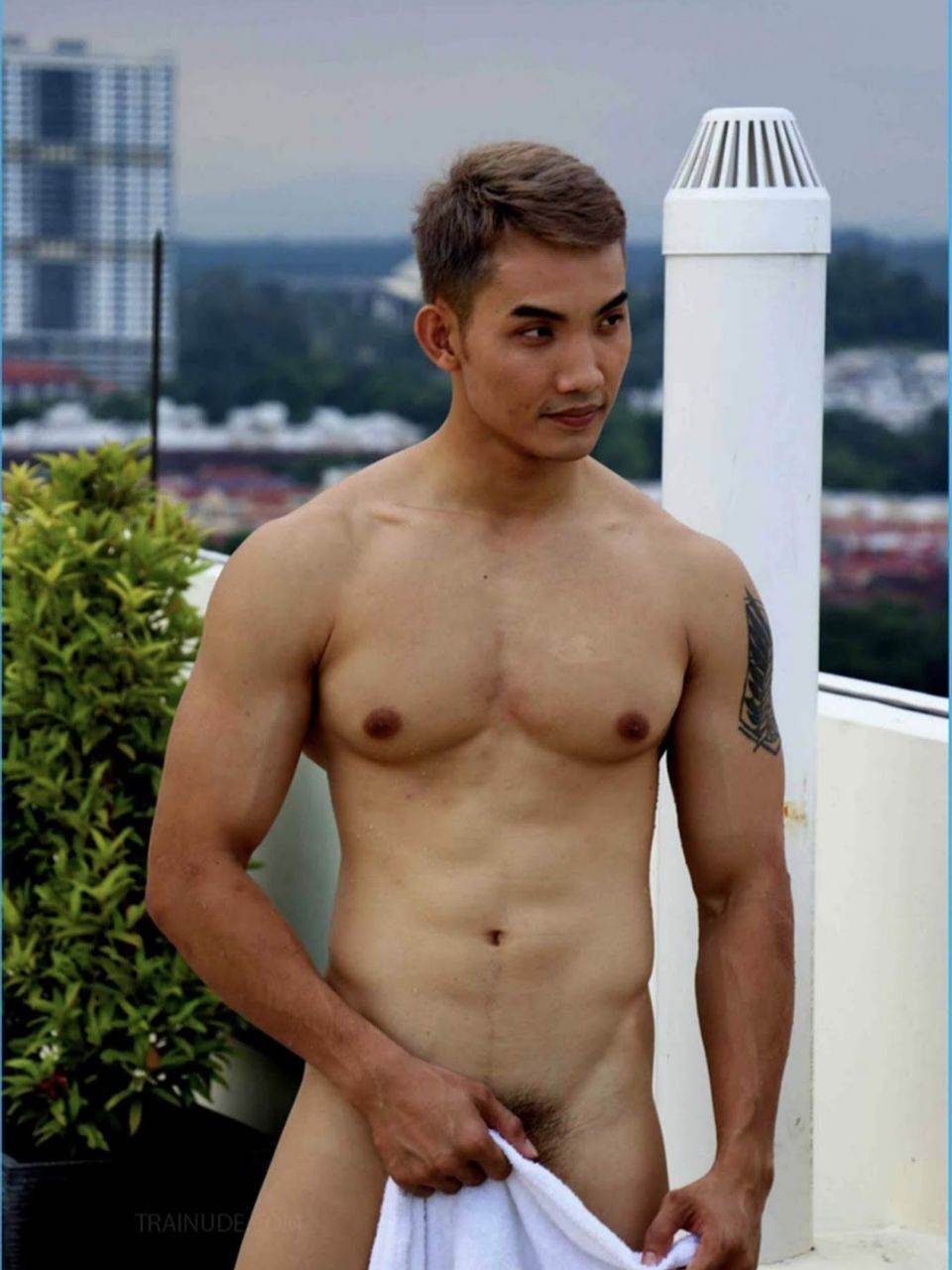 ฉุดกระชากแล้วลากเข้าดงหญ้า