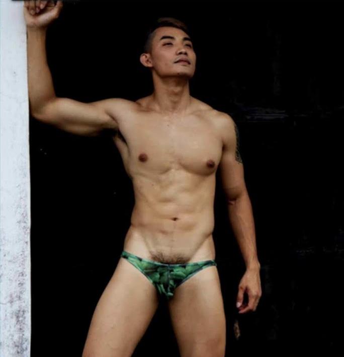 ฉุดกระชากแล้วลากเข้าดงหญ้า