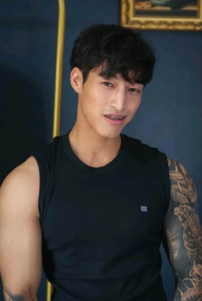 หนุ่มหล่อขึ้นปก 795.19